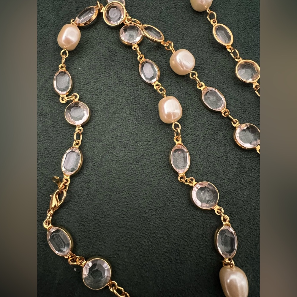Vintage Acrylic Pearl And Faux Crystal bezel Necklace - Picture 3 of 3